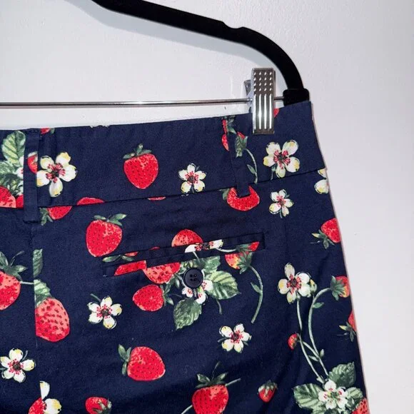 Strawberry Floral Print Womens Shorts Size 12 By 7th Avenue Design Studio Navy - Picture 5 of 5